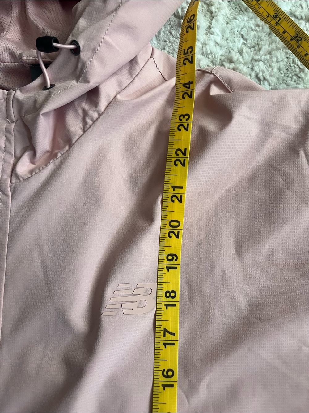 New Balance Hooded Wind and Rain Jacket in Dusty Pink - Picture 10 of 11